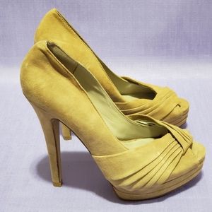 Aldo Size 37 (US 7) Soft Leather Tan Peep-toe Pump